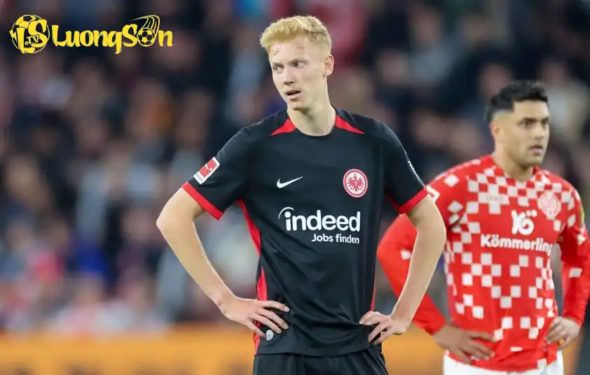 Real Madrid lên kế hoạch chiêu mộ Hugo Larsson vào mùa hè năm sau Real Madrid lên kế hoạch chiêu mộ Hugo Larsson vào mùa hè năm sau