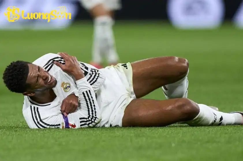 Chấn thương vai của Bellingham. (Ảnh: Goal)