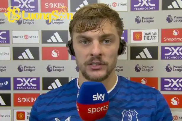 Drewsbury-Hall cho biết không khí toàn đội vẫn vô cùng tích cực dù cho phải chơi thiếu người.