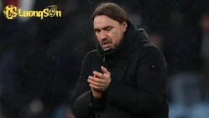 daniel farke aston villa clapping 692404d3048a7