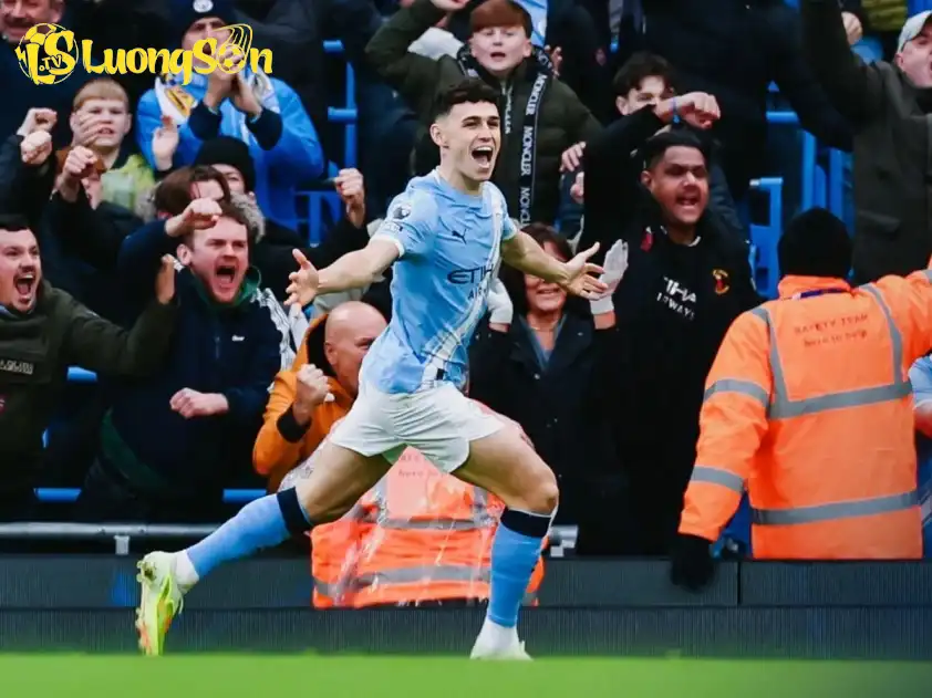 Foden vừa lập cú đúp trong chiến thắng nhọc nhằn của Man City trước Leeds ở vòng đấu vừa qua Foden vừa lập cú đúp trong chiến thắng nhọc nhằn của Man City trước Leeds ở vòng đấu vừa qua